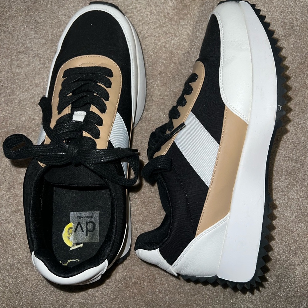 Dolce vita size 9.5 sneakers